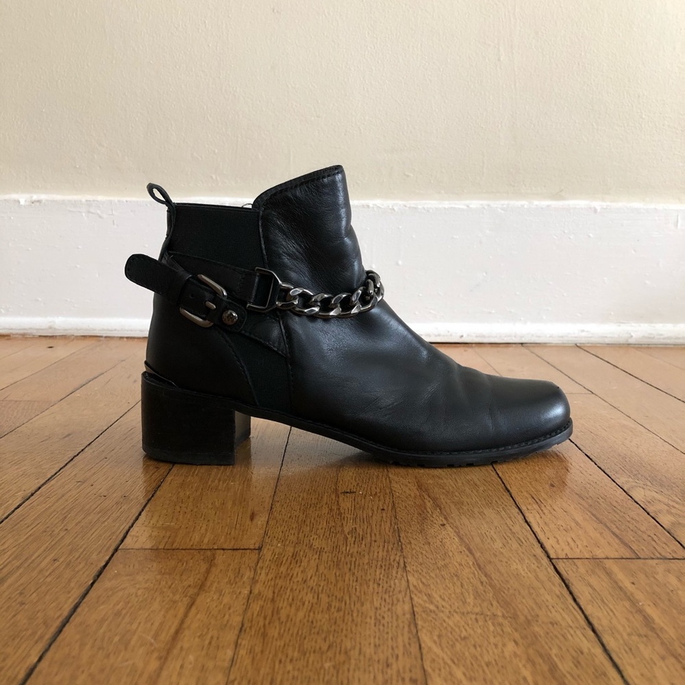 STUART WEITZMAN leather chainlink ankle boots 6